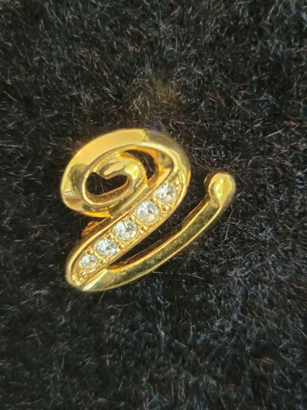Vintage Avon Gold-Tone Letter V Initial Brooch Pin Decorated With Rhinestones